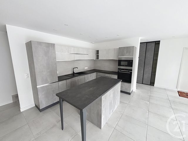 Maison &agrave; louer - 4 pi&egrave;ces - 120 m2 - Aigueperse - 63 - AUVERGNE