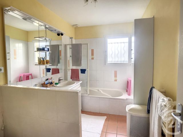 Maison &agrave; louer - 5 pi&egrave;ces - 95 m2 - St Bonnet Pres Riom - 63 - AUVERGNE