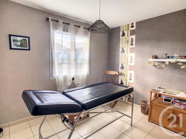 Maison &agrave; louer - 5 pi&egrave;ces - 95 m2 - St Bonnet Pres Riom - 63 - AUVERGNE