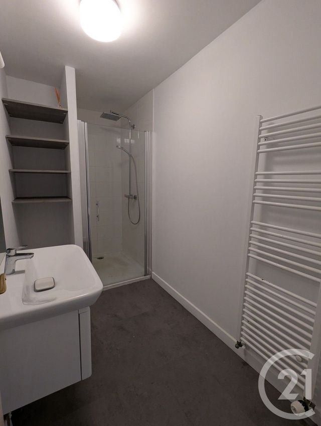 Appartement F3 &agrave; louer - 3 pi&egrave;ces - 83,40 m2 - Chatel Guyon - 63 - AUVERGNE