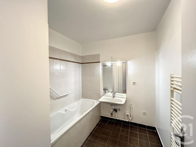 Appartement F3 &agrave; vendre - 3 pi&egrave;ces - 61,66 m2 - Riom - 63 - AUVERGNE