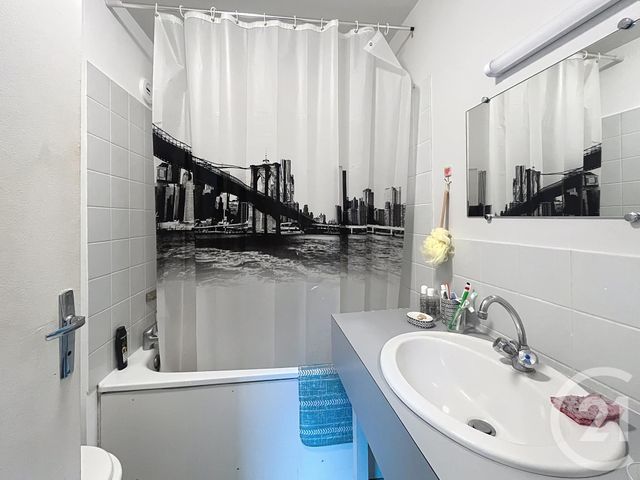 Appartement &agrave; louer - 2 pi&egrave;ces - 43,40 m2 - Aigueperse - 63 - AUVERGNE