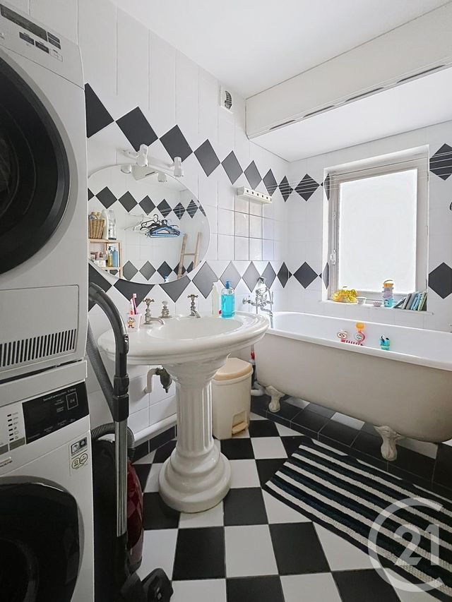 Appartement F5 &agrave; vendre - 6 pi&egrave;ces - 127,57 m2 - Riom - 63 - AUVERGNE