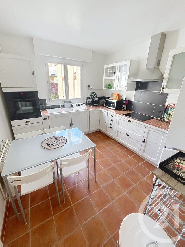 Appartement F3 &agrave; louer - 3 pi&egrave;ces - 64,93 m2 - Riom - 63 - AUVERGNE