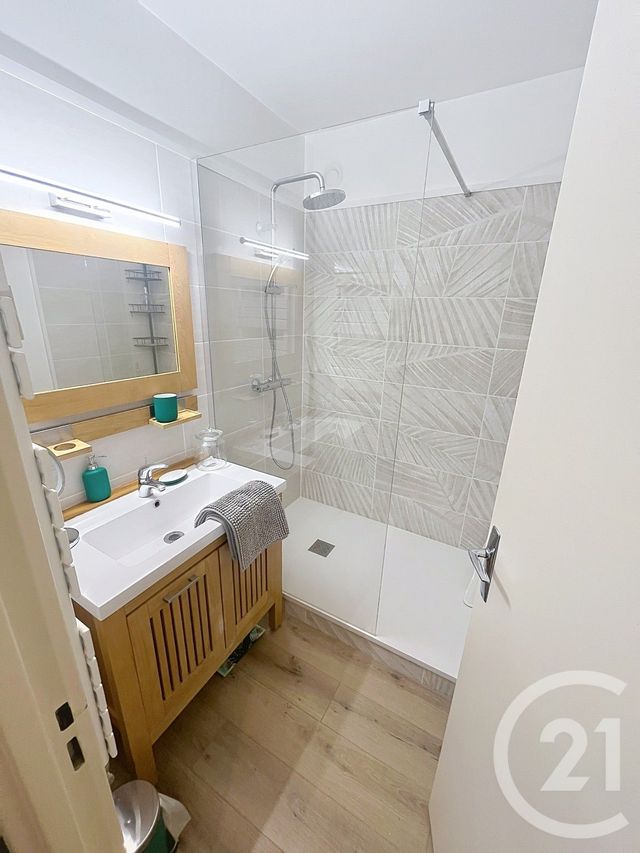 Appartement F3 &agrave; louer - 3 pi&egrave;ces - 64,93 m2 - Riom - 63 - AUVERGNE