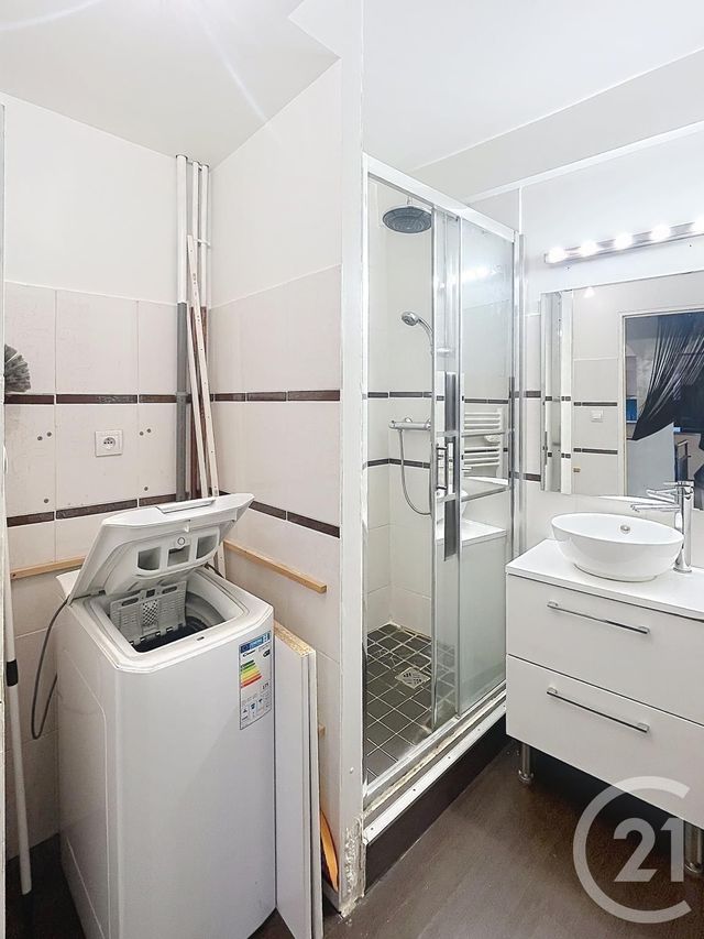 Appartement F3 &agrave; louer - 3 pi&egrave;ces - 67,52 m2 - Riom - 63 - AUVERGNE