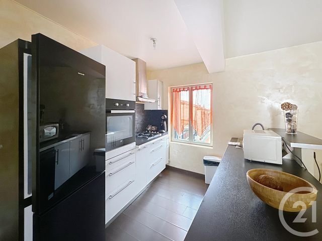 Appartement F3 &agrave; louer - 3 pi&egrave;ces - 67,52 m2 - Riom - 63 - AUVERGNE