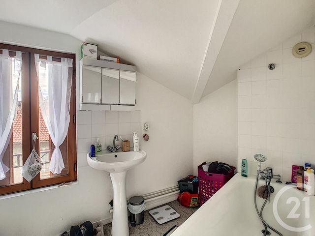 Appartement F2 &agrave; louer - 2 pi&egrave;ces - 45,76 m2 - Chatel Guyon - 63 - AUVERGNE