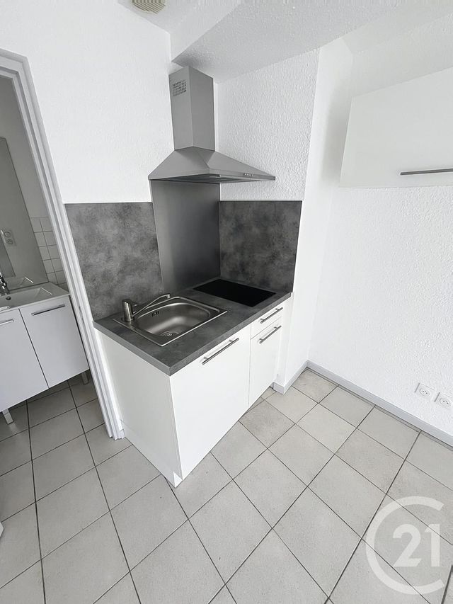Appartement Studio &agrave; louer - 1 pi&egrave;ce - 16,50 m2 - Riom - 63 - AUVERGNE