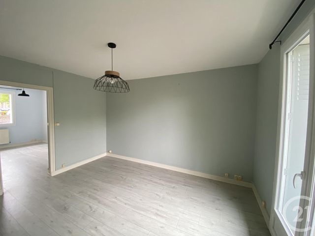 Appartement F3 &agrave; louer - 3 pi&egrave;ces - 53,66 m2 - Riom - 63 - AUVERGNE