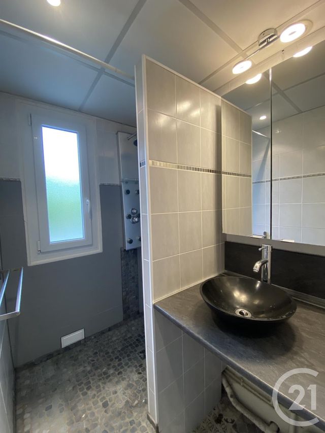 Appartement F3 &agrave; louer - 3 pi&egrave;ces - 53,66 m2 - Riom - 63 - AUVERGNE