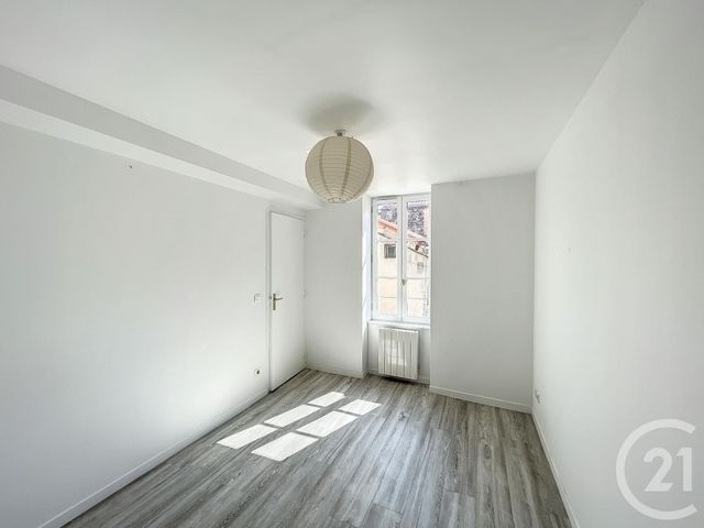 Appartement F2 &agrave; louer - 2 pi&egrave;ces - 25,80 m2 - Riom - 63 - AUVERGNE