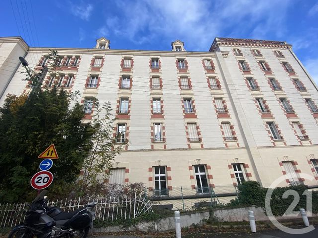 Appartement F3 &agrave; louer - 3 pi&egrave;ces - 82,24 m2 - Chatelguyon - 63 - AUVERGNE