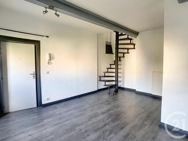 Appartement F3 &agrave; louer - 3 pi&egrave;ces - 41,62 m2 - Riom - 63 - AUVERGNE