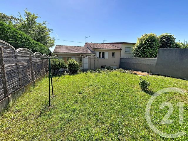 Maison &agrave; louer - 4 pi&egrave;ces - 86,59 m2 - Chateaugay - 63 - AUVERGNE