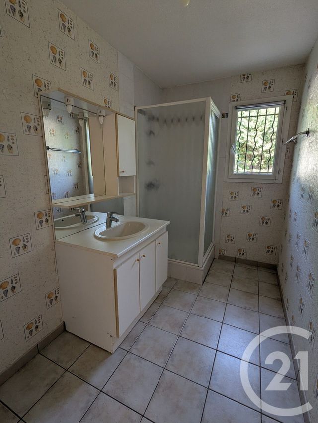 Maison &agrave; louer - 4 pi&egrave;ces - 86,59 m2 - Chateaugay - 63 - AUVERGNE