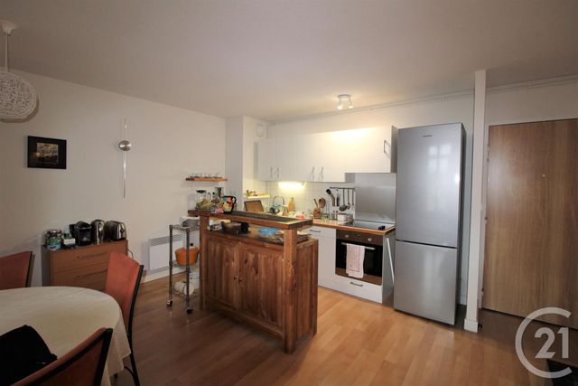 Appartement F3 &agrave; louer - 3 pi&egrave;ces - 77,30 m2 - Chatelguyon - 63 - AUVERGNE