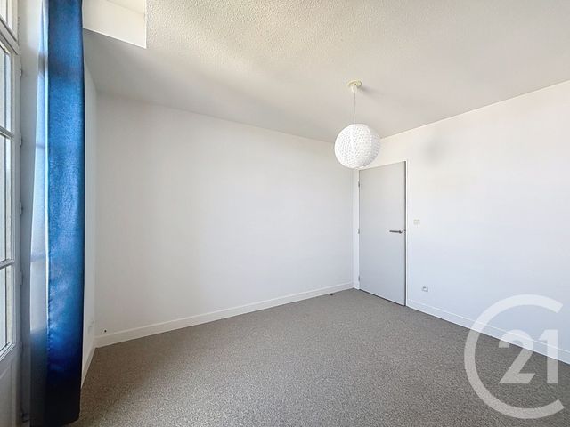Appartement F3 &agrave; louer - 3 pi&egrave;ces - 77,30 m2 - Chatelguyon - 63 - AUVERGNE