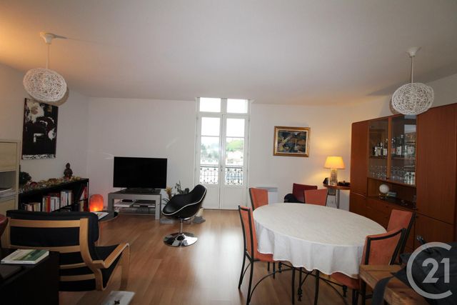 Appartement F3 &agrave; louer - 3 pi&egrave;ces - 77,30 m2 - Chatelguyon - 63 - AUVERGNE