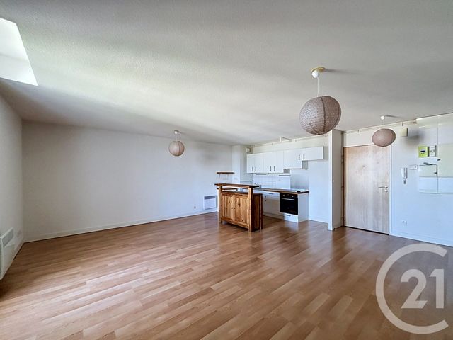 Appartement F3 &agrave; louer - 3 pi&egrave;ces - 77,30 m2 - Chatelguyon - 63 - AUVERGNE