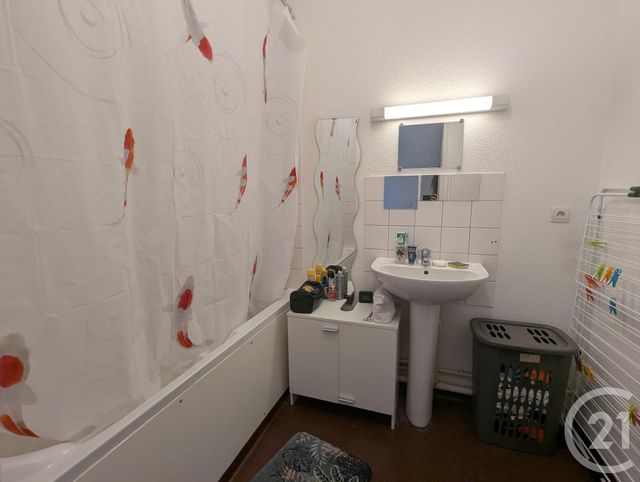 Appartement F4 &agrave; louer - 3 pi&egrave;ces - 93,80 m2 - Chatelguyon - 63 - AUVERGNE