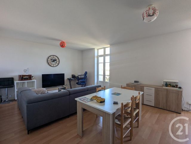 Appartement F4 &agrave; louer - 3 pi&egrave;ces - 93,80 m2 - Chatelguyon - 63 - AUVERGNE