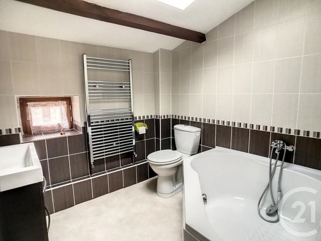 Maison &agrave; louer - 4 pi&egrave;ces - 115 m2 - Chateaugay - 63 - AUVERGNE