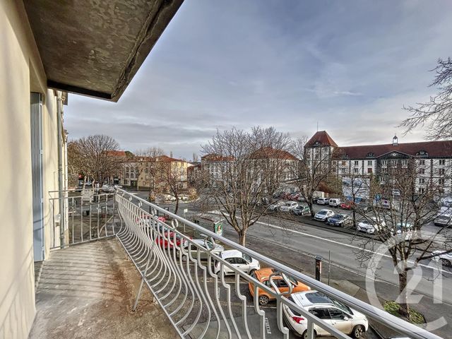 Appartement F2 &agrave; louer - 2 pi&egrave;ces - 61,41 m2 - Riom - 63 - AUVERGNE