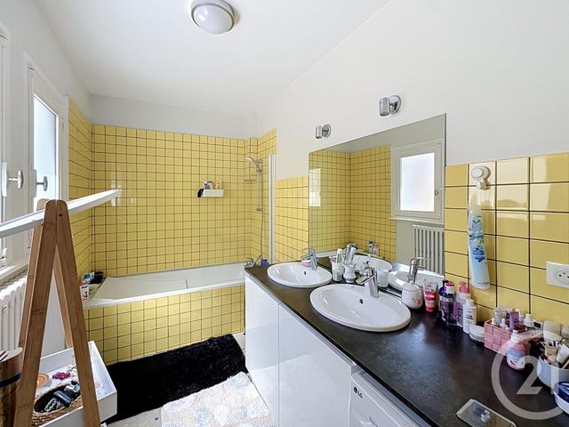Appartement F2 &agrave; louer - 2 pi&egrave;ces - 61,41 m2 - Riom - 63 - AUVERGNE