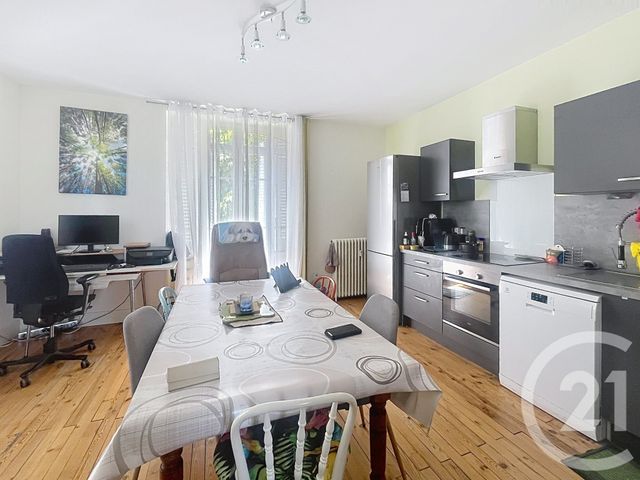 Appartement F3 &agrave; louer - 3 pi&egrave;ces - 70 m2 - Chatel Guyon - 63 - AUVERGNE
