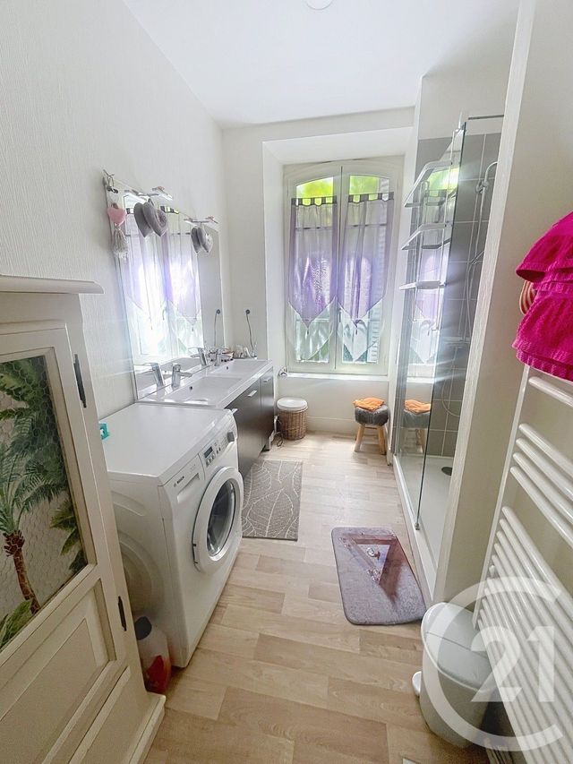 Appartement F3 &agrave; louer - 3 pi&egrave;ces - 70 m2 - Chatel Guyon - 63 - AUVERGNE