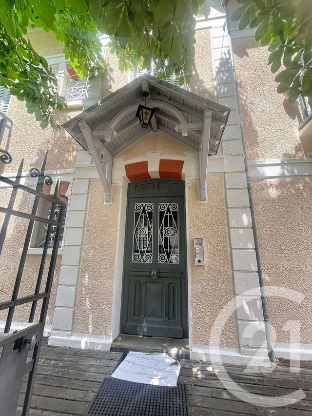 Appartement F3 &agrave; louer - 3 pi&egrave;ces - 70 m2 - Chatel Guyon - 63 - AUVERGNE