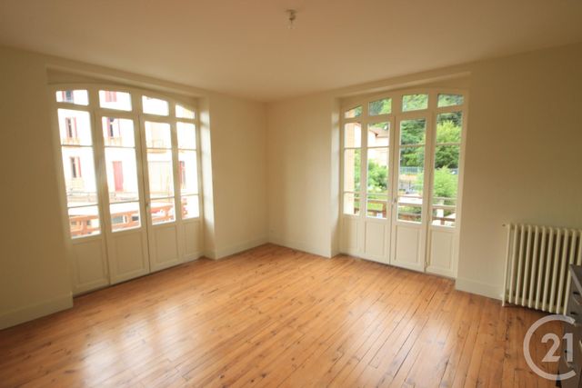 Appartement F3 &agrave; louer - 3 pi&egrave;ces - 70 m2 - Chatel Guyon - 63 - AUVERGNE
