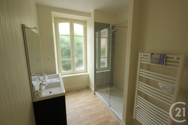 Appartement F3 &agrave; louer - 3 pi&egrave;ces - 70 m2 - Chatel Guyon - 63 - AUVERGNE