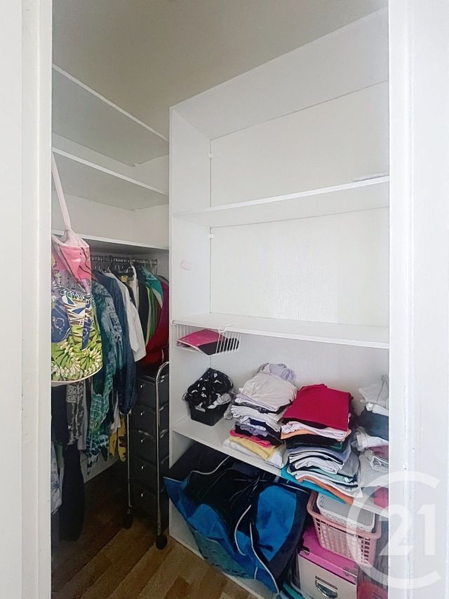Appartement F3 &agrave; louer - 3 pi&egrave;ces - 70 m2 - Chatel Guyon - 63 - AUVERGNE