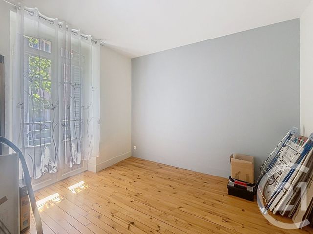 Appartement F3 &agrave; louer - 3 pi&egrave;ces - 70 m2 - Chatel Guyon - 63 - AUVERGNE