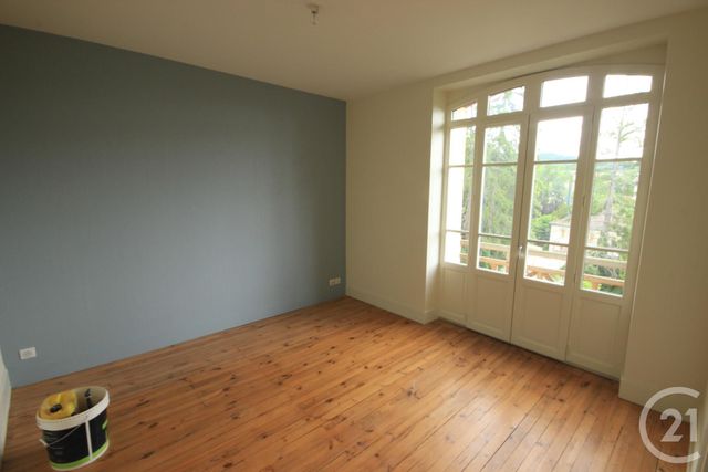 Appartement F3 &agrave; louer - 3 pi&egrave;ces - 70 m2 - Chatel Guyon - 63 - AUVERGNE