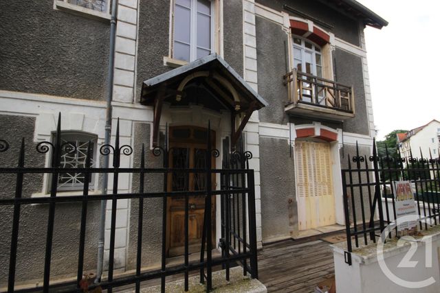 Appartement F3 &agrave; louer - 3 pi&egrave;ces - 70 m2 - Chatel Guyon - 63 - AUVERGNE