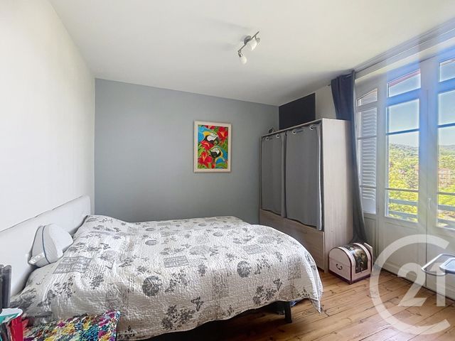 Appartement F3 &agrave; louer - 3 pi&egrave;ces - 70 m2 - Chatel Guyon - 63 - AUVERGNE