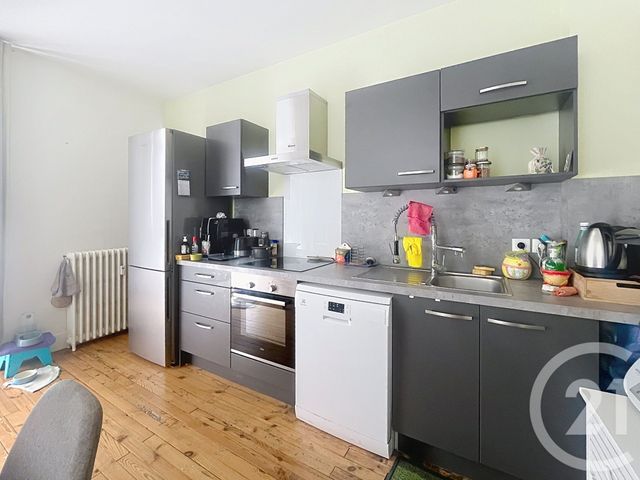 Appartement F3 &agrave; louer - 3 pi&egrave;ces - 70 m2 - Chatel Guyon - 63 - AUVERGNE