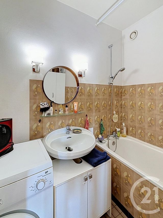 Appartement F2 &agrave; vendre - 2 pi&egrave;ces - 55,83 m2 - Riom - 63 - AUVERGNE