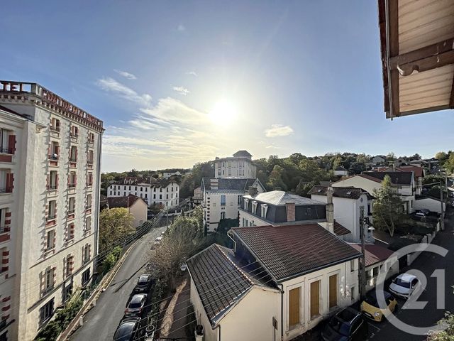 Appartement F4 &agrave; louer - 4 pi&egrave;ces - 91,64 m2 - Chatel Guyon - 63 - AUVERGNE