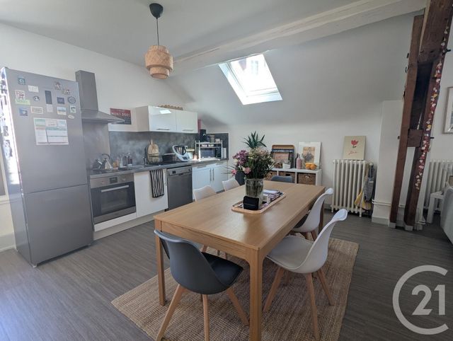 Appartement F4 &agrave; louer - 4 pi&egrave;ces - 91,64 m2 - Chatel Guyon - 63 - AUVERGNE