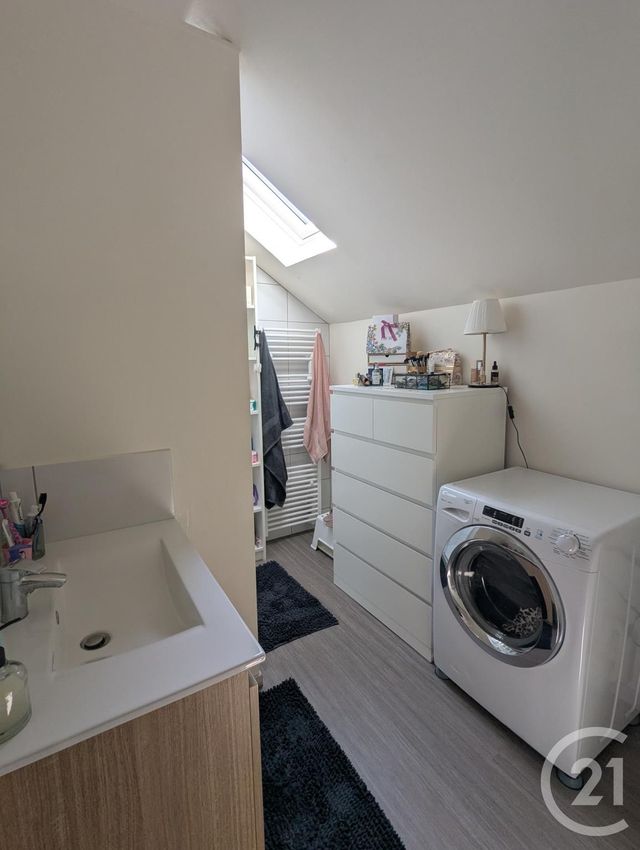 Appartement F4 &agrave; louer - 4 pi&egrave;ces - 91,64 m2 - Chatel Guyon - 63 - AUVERGNE