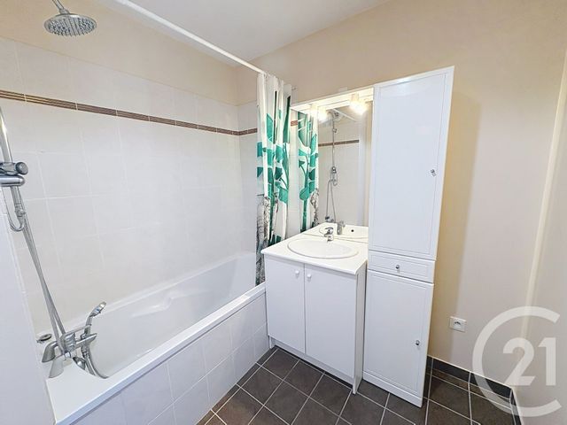 Appartement F2 &agrave; louer - 2 pi&egrave;ces - 43,32 m2 - Riom - 63 - AUVERGNE