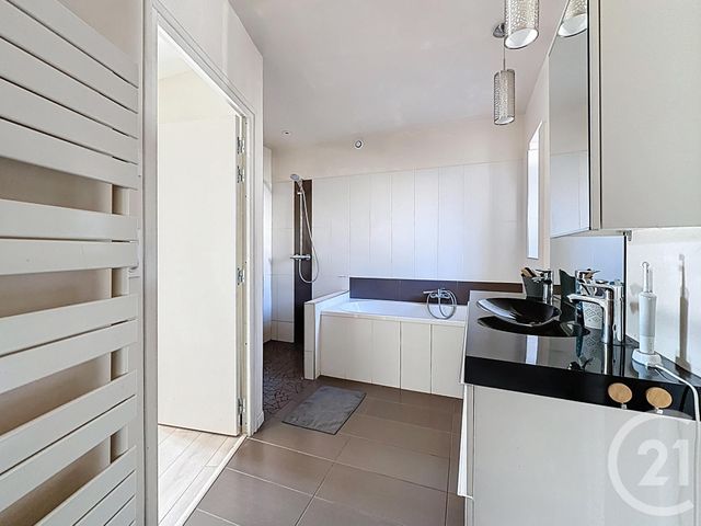 Maison &agrave; vendre - 7 pi&egrave;ces - 200 m2 - Mozac - 63 - AUVERGNE