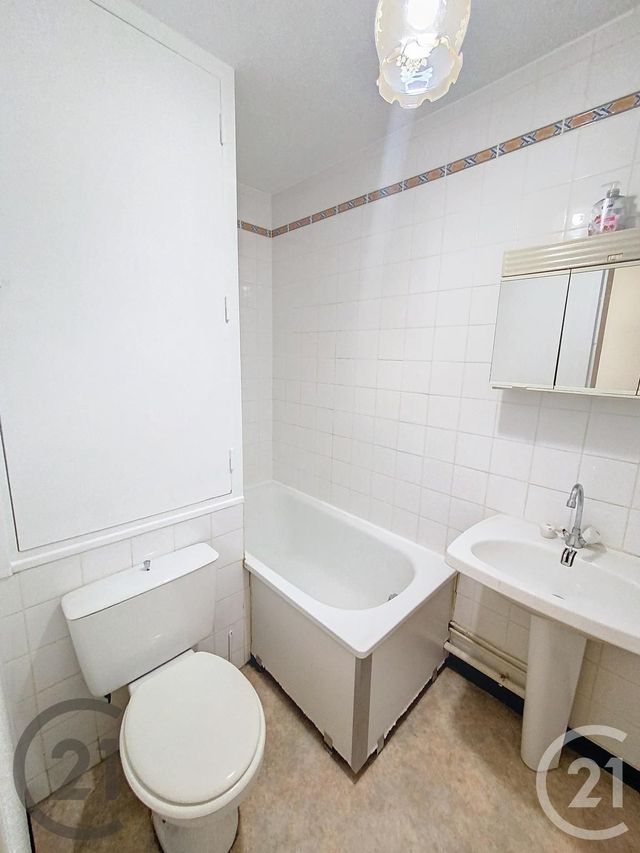 Appartement F1 &agrave; louer - 1 pi&egrave;ce - 27,97 m2 - Clermont Ferrand - 63 - AUVERGNE
