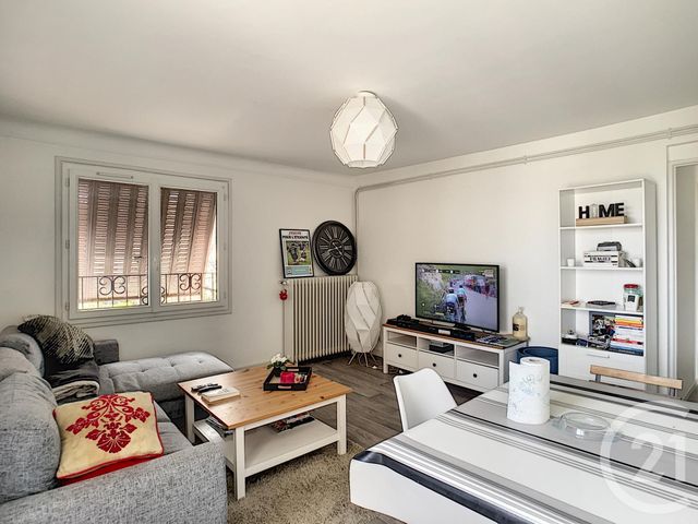 Appartement F3 &agrave; louer - 3 pi&egrave;ces - 60,18 m2 - Chatel Guyon - 63 - AUVERGNE