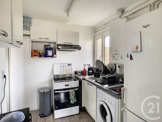 Appartement F3 &agrave; louer - 3 pi&egrave;ces - 60,18 m2 - Chatel Guyon - 63 - AUVERGNE