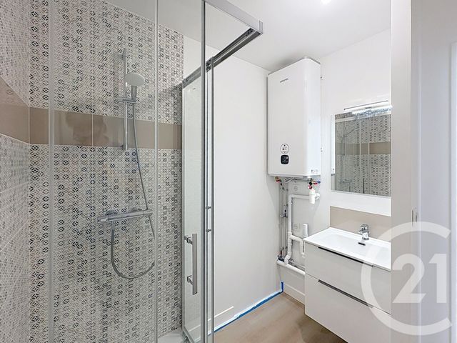 Appartement F2 &agrave; louer - 2 pi&egrave;ces - 33,50 m2 - Riom - 63 - AUVERGNE
